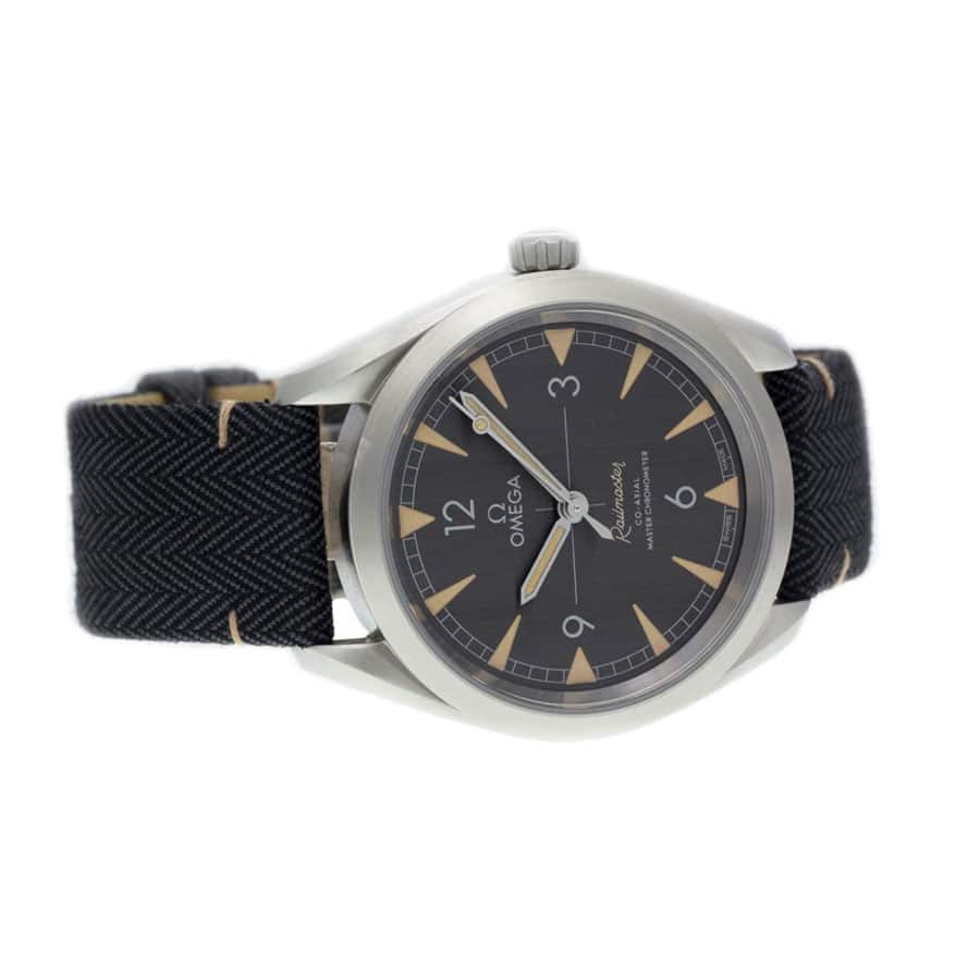 Omega Railmaster Co-Axial Master Chronometer Black Dial 220.12.40.20.01.001 Detailed 4